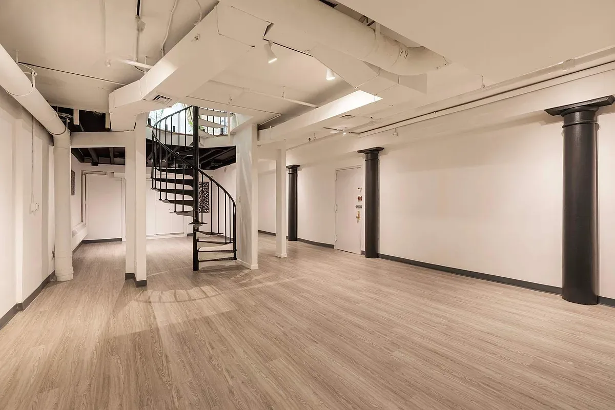 Versatile 2,000 sq ft Retail and Event Space in SoHo, 163 sqm, pop up store in New York