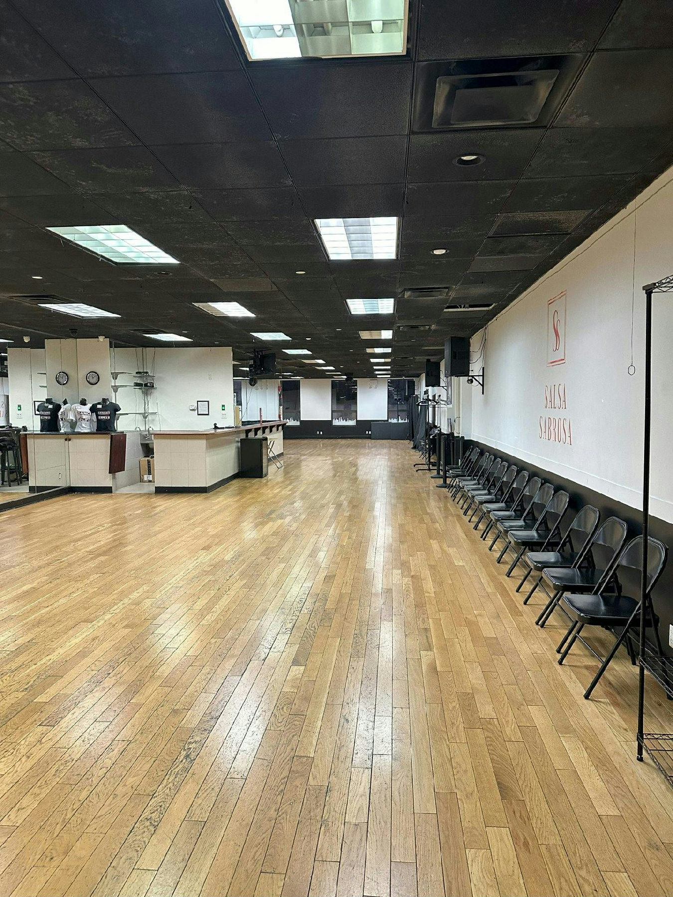 Versatile 2,200 Sq Ft Event and Meeting Venue in Manhattan, 204 sqm, showroom presentation, pop-up rental in New York