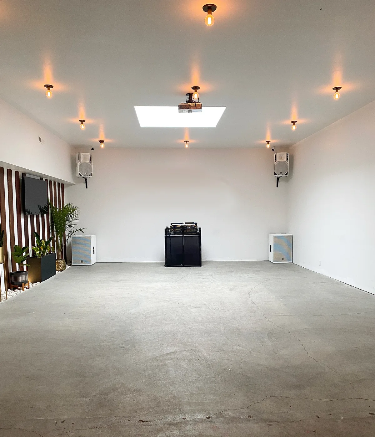 Versatile 2,421 Sq Ft Event Space in Mott Haven, 186 sqm, pop up store in Bronx