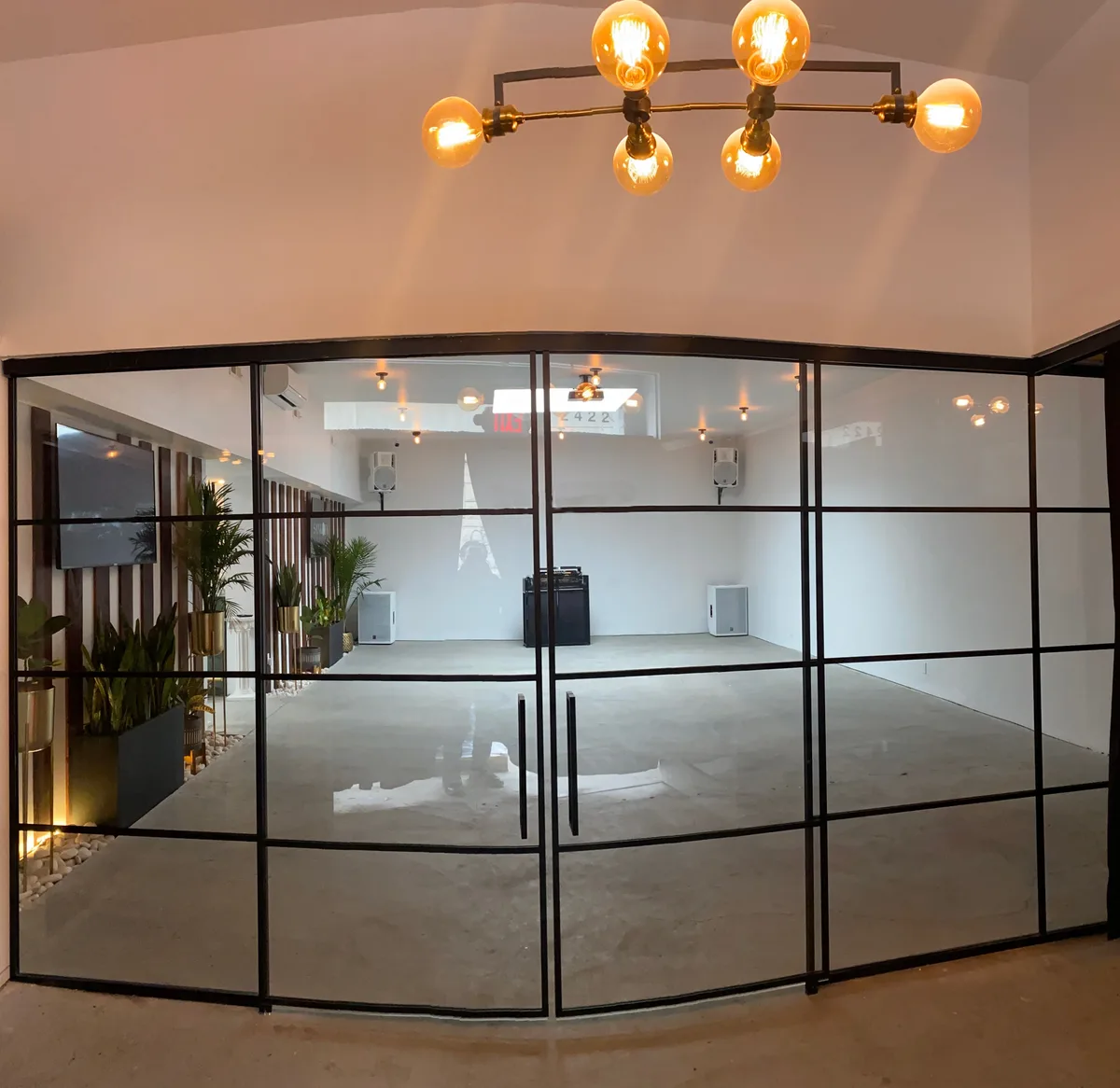 Versatile 2,421 Sq Ft Event Space in Mott Haven, 186 sqm, pop up store in Bronx, interior view