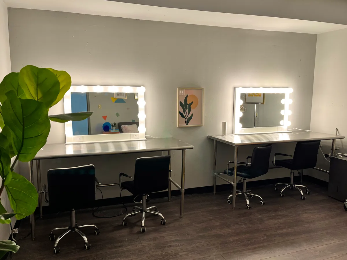 Versatile 2,500 Sq Ft Event Space Near Journal Square, 232 sqm, corporate event, pop-up rental in Jersey City, second interi…