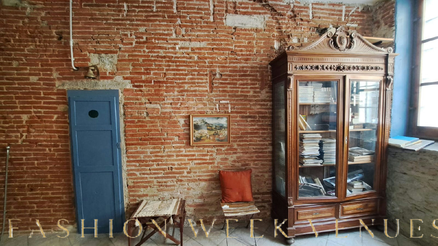 Versatile 200 m² Atelier and Workshop Studio in Florence, art exhibition, pop-up rental in Firenze, third interior view