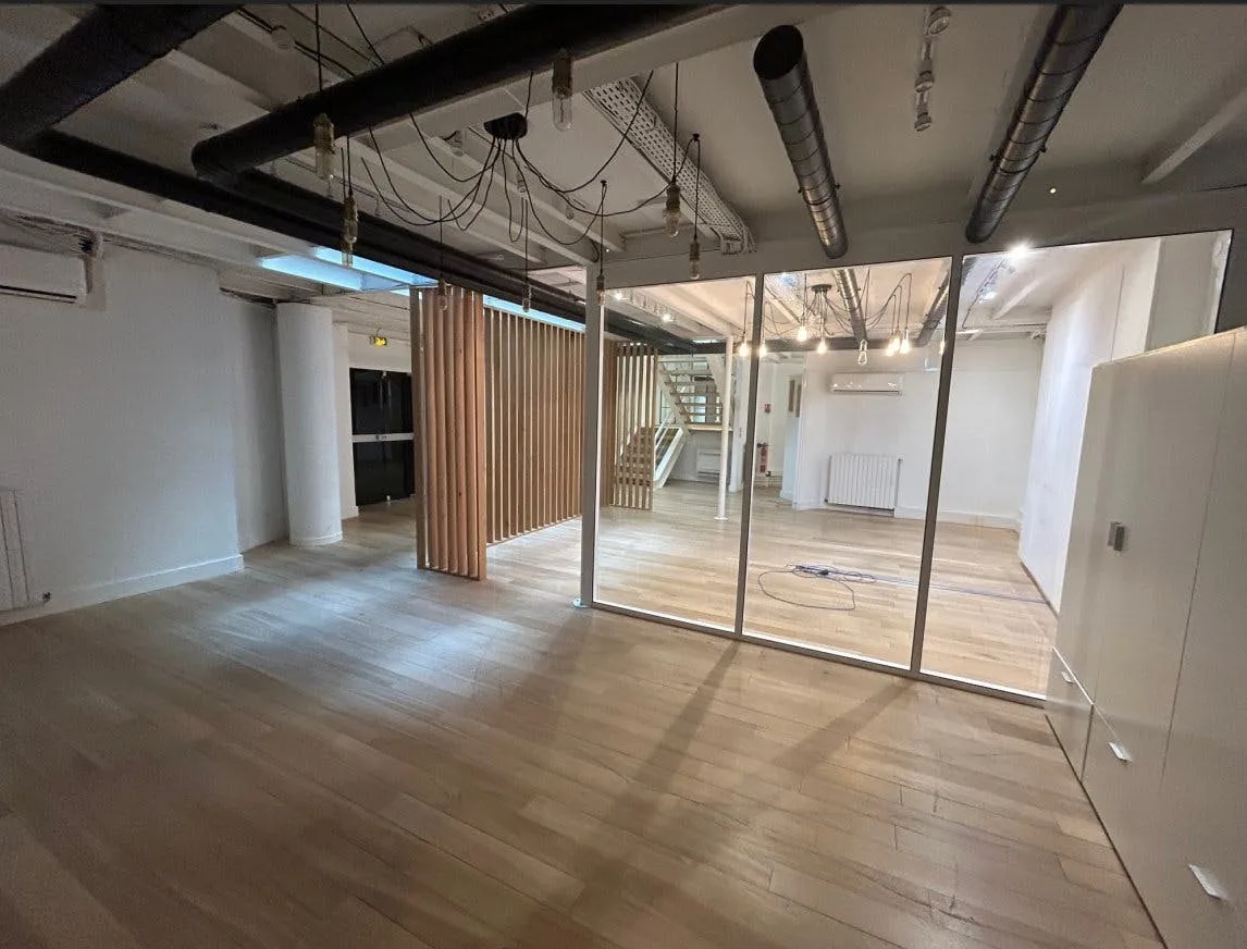 Versatile 200 sqm Showroom in Paris 75008 — 2