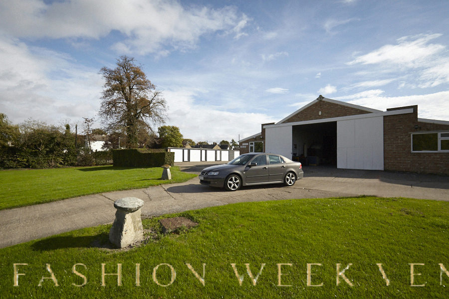Versatile 2000 sq ft Drive-In Studio Near London, 186 sqm, photo shoot, pop-up rental in Great Abington, third interior view