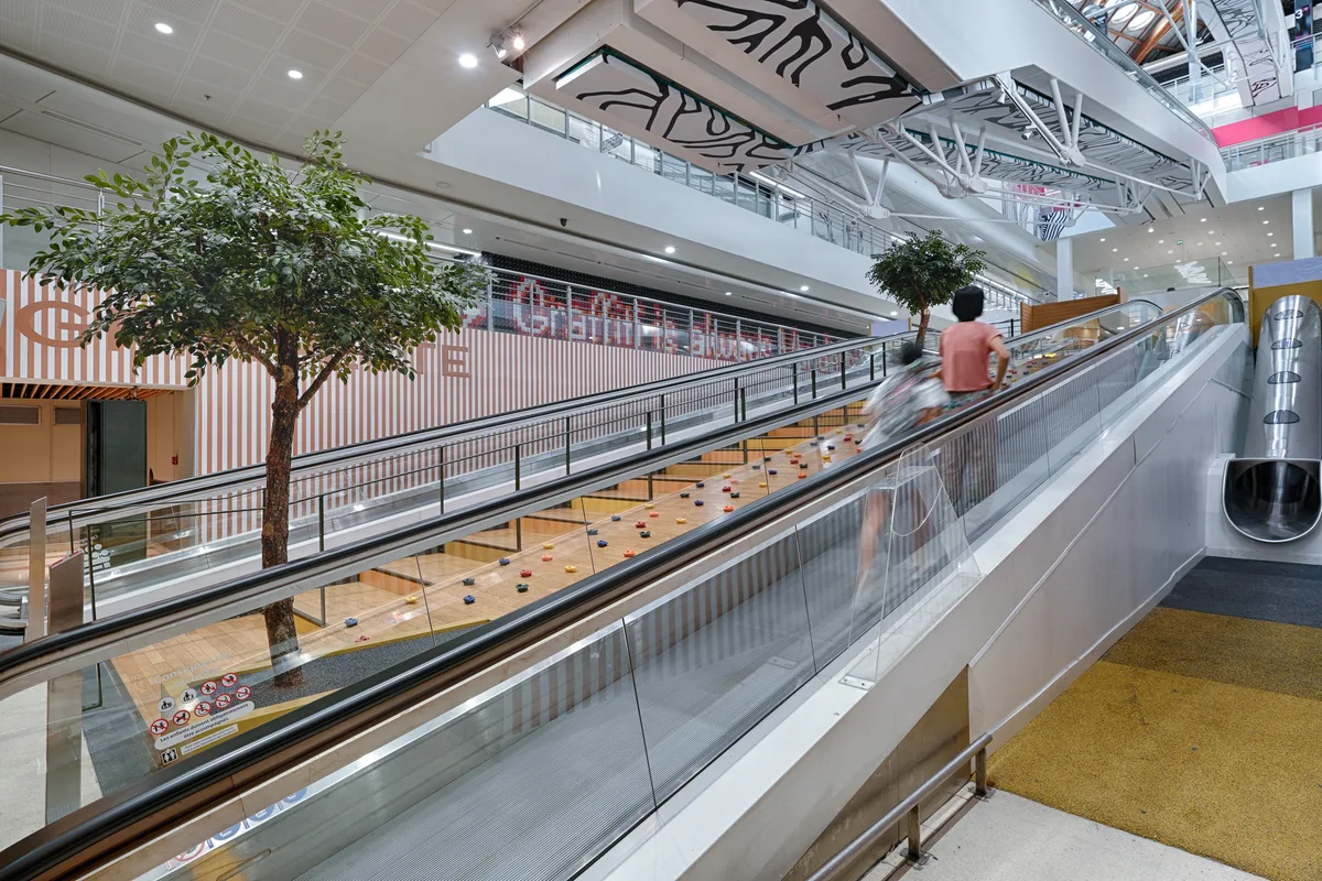 Versatile 200m2 Space at Bercy 2, 207 sqm, pop up store in Charenton-le-Pont, third interior view