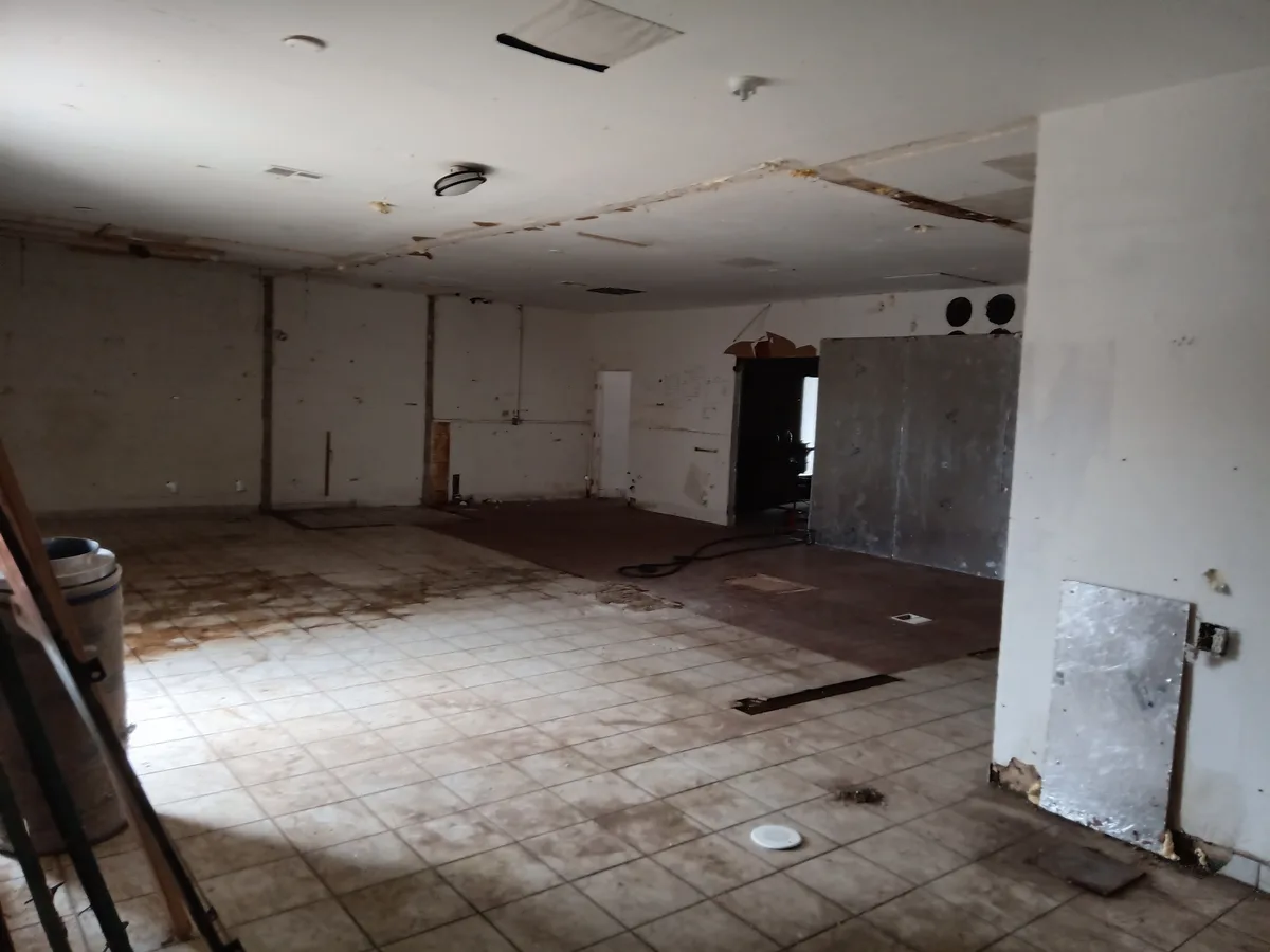 Versatile 2050 Sq Ft Commercial Space Available, 191 sqm, showroom presentation, pop-up rental in Highland, interior view