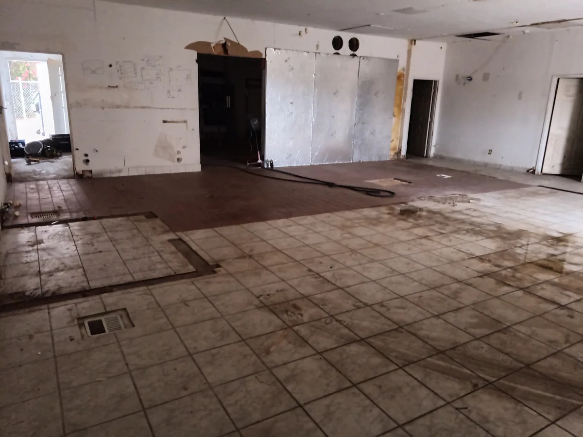 Versatile 2050 Sq Ft Commercial Space Available, 191 sqm, showroom presentation, pop-up rental in Highland, second interior…
