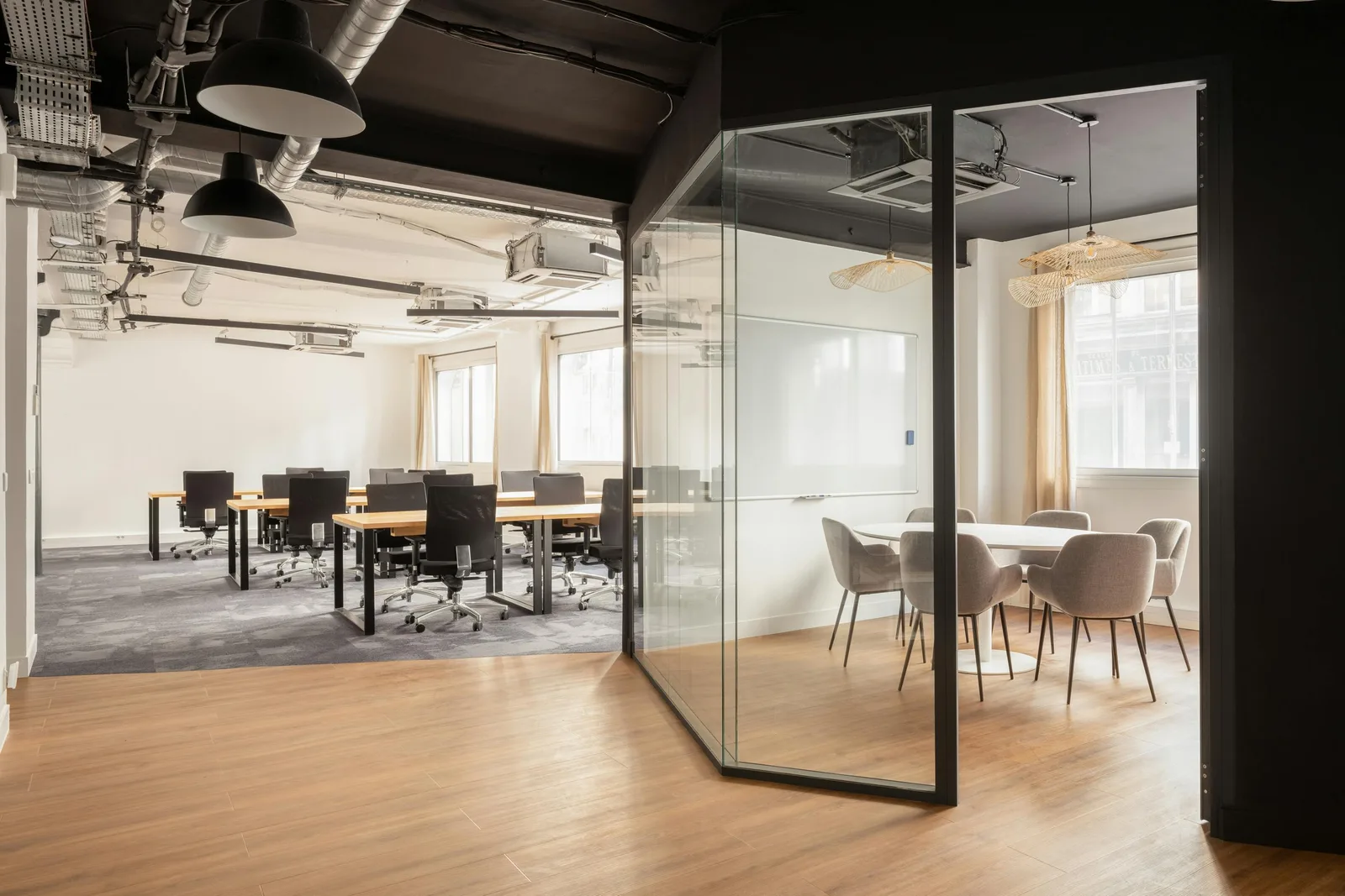 Versatile 210 sqm Showroom and Event Space on Rue Richer, Paris — 3