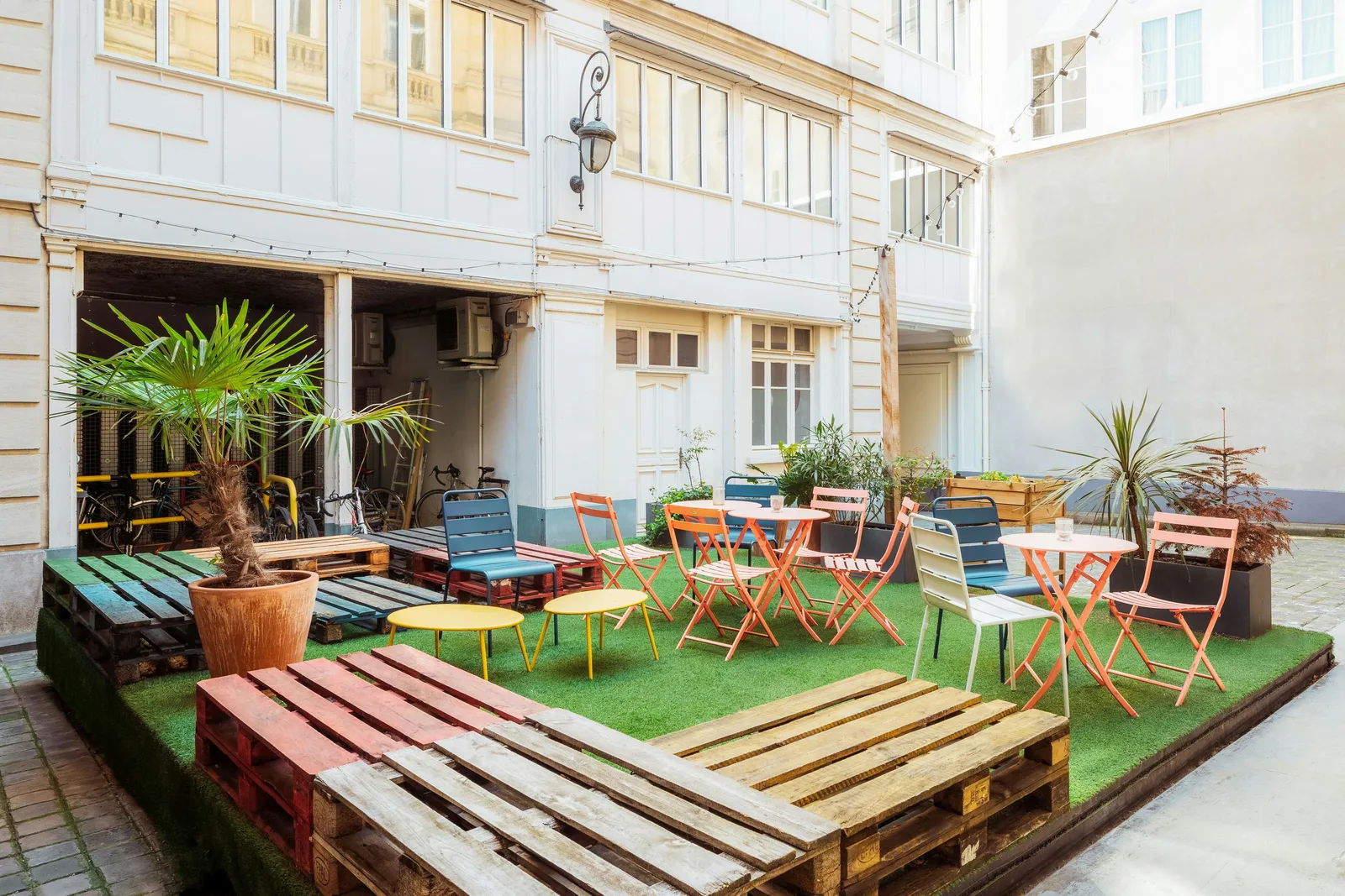 Versatile 210 sqm Showroom and Event Space on Rue Richer, Paris — 4