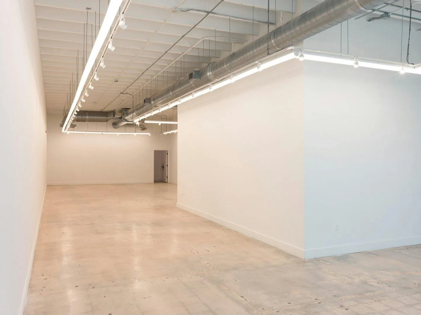 Versatile 214 sqm White Box Gallery in Wynwood, Miami — 4