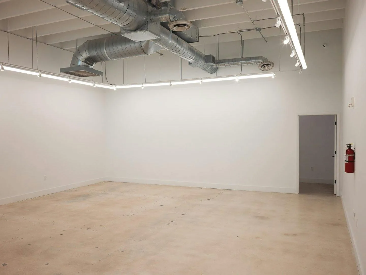 Versatile 214 sqm White Box Gallery in Wynwood, Miami — 5