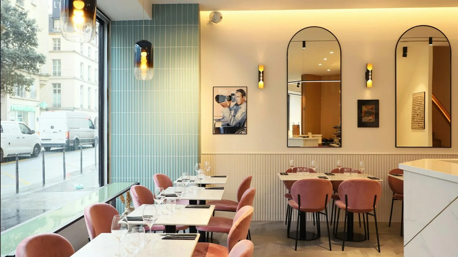 Versatile 230 sqm Gallery-Restaurant in Le Marais, Paris — 2
