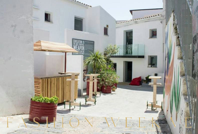 Versatile 250m2 Kitchen Space for Rent in Via Zanella, Favara, 30 sqm, retail activation, pop-up rental