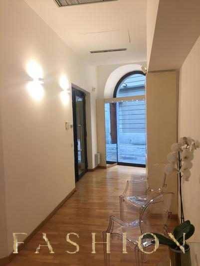 Versatile 26 m² Commercial Space Near Duomo, pop up store in Milano