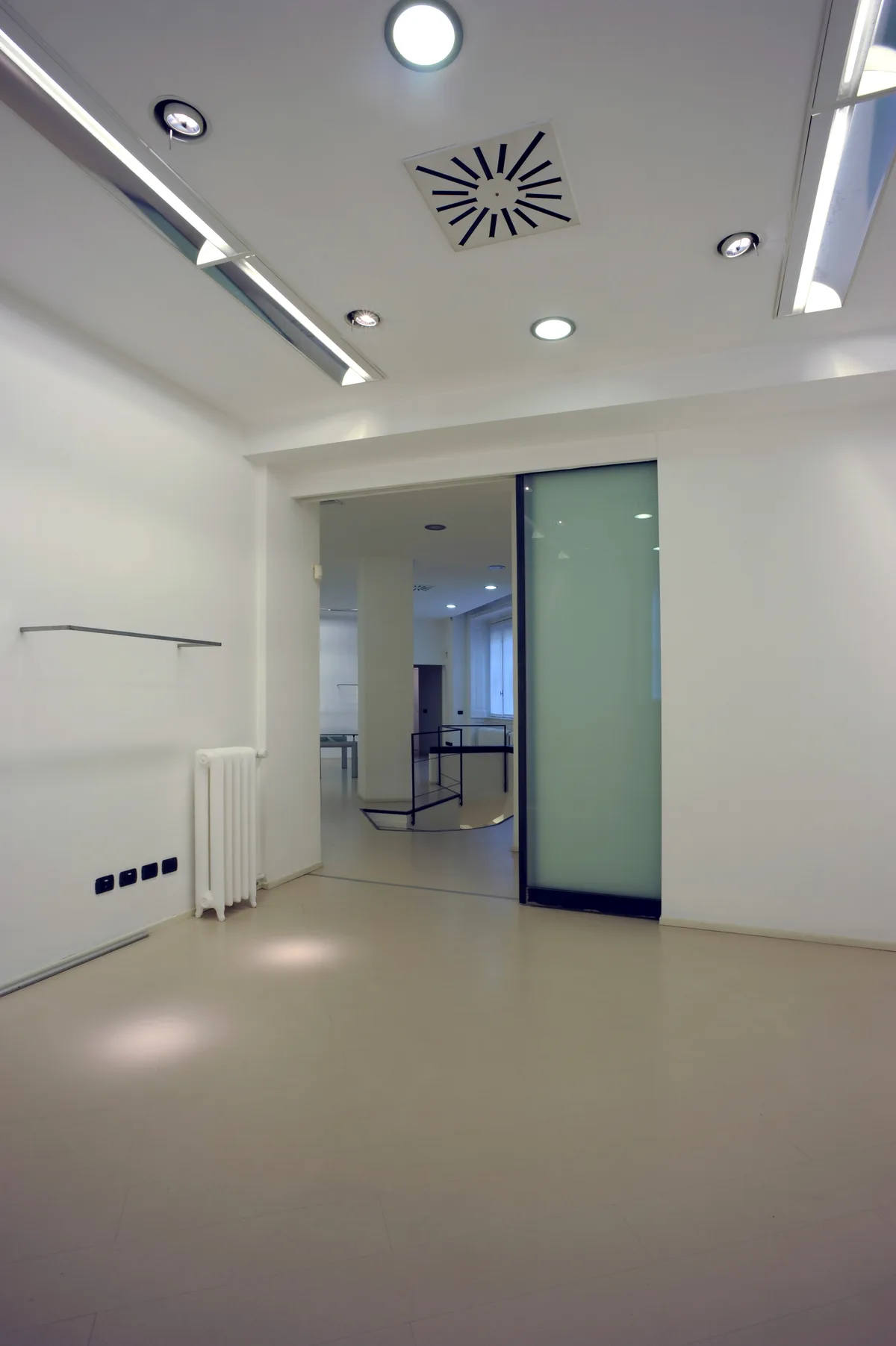Versatile 260 m² Open Space for Events and Exhibitions, art exhibition, pop-up rental in Milano, second interior view