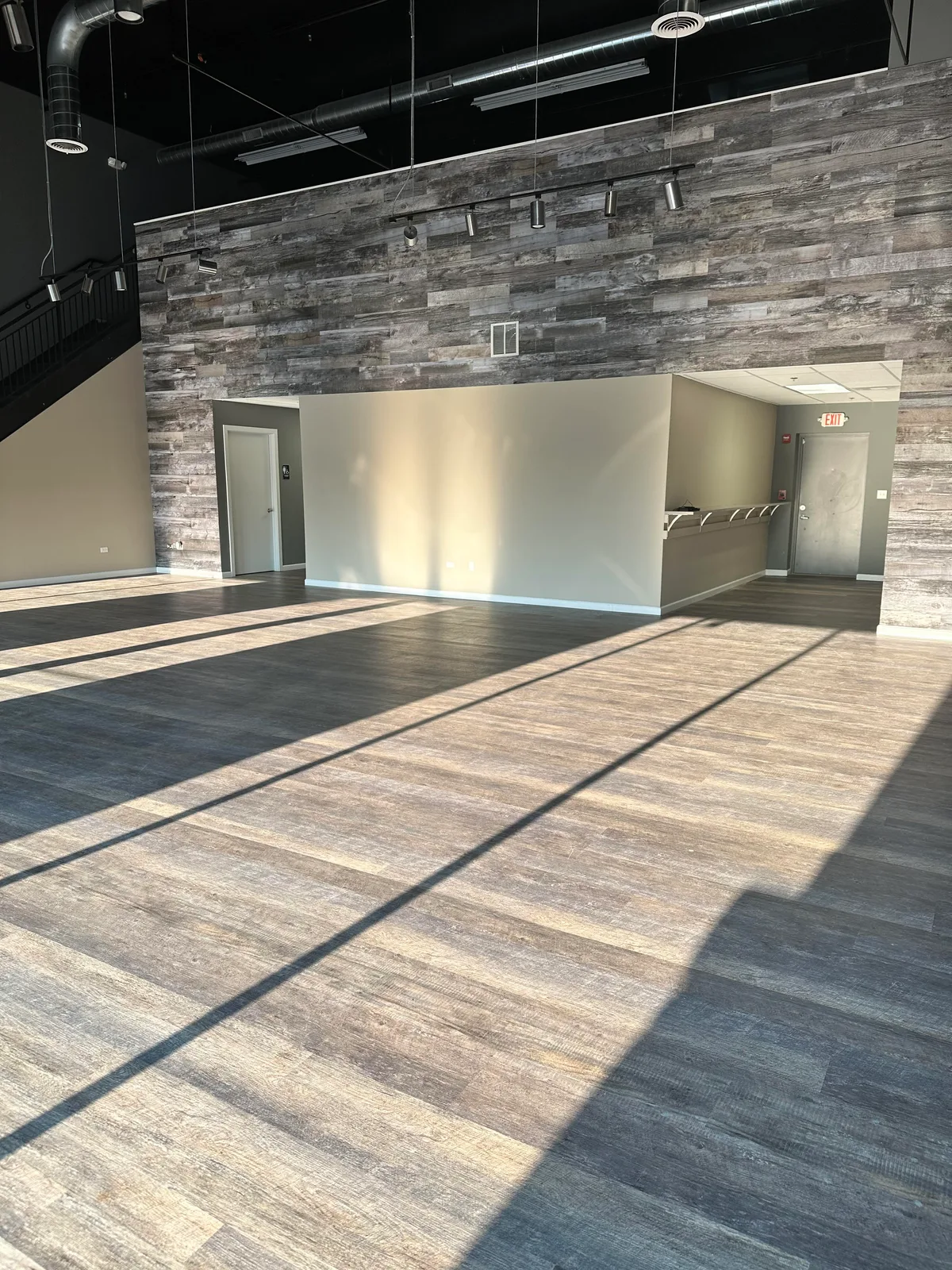 Versatile 2656 Sq Ft Loft-Style Space, 247 sqm, pop up store in Bolingbrook, third interior view