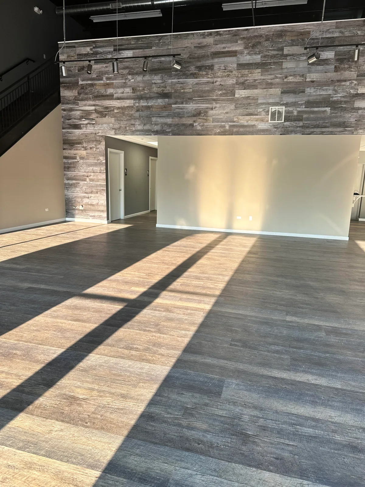 Versatile 2656 Sq Ft Loft-Style Space, 247 sqm, pop up store in Bolingbrook, additional interior view