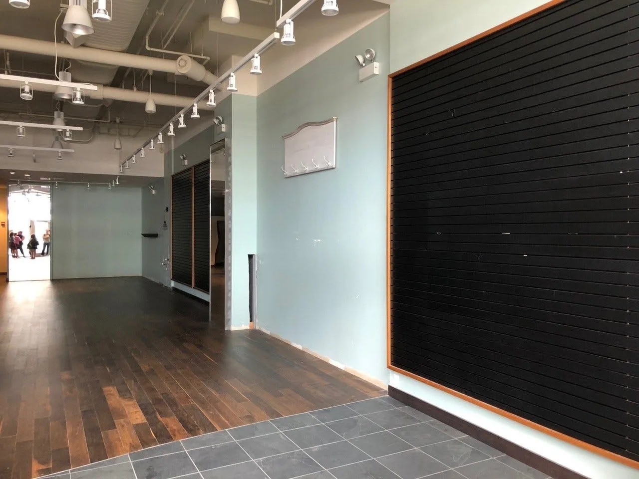 Versatile 270 sqm Retail Space in Chicago South Loop — 2