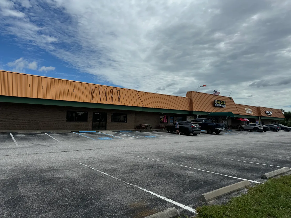 Versatile 3,560 Sq Ft Space in Brooksville, Florida, 331 sqm, pop up store