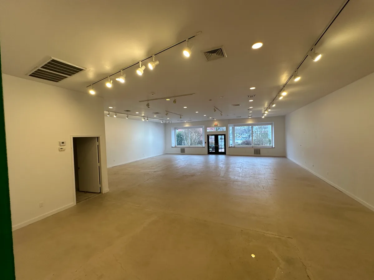 Versatile 3,900 SF Space in Greenport, NY, 362 sqm, art exhibition, pop-up rental