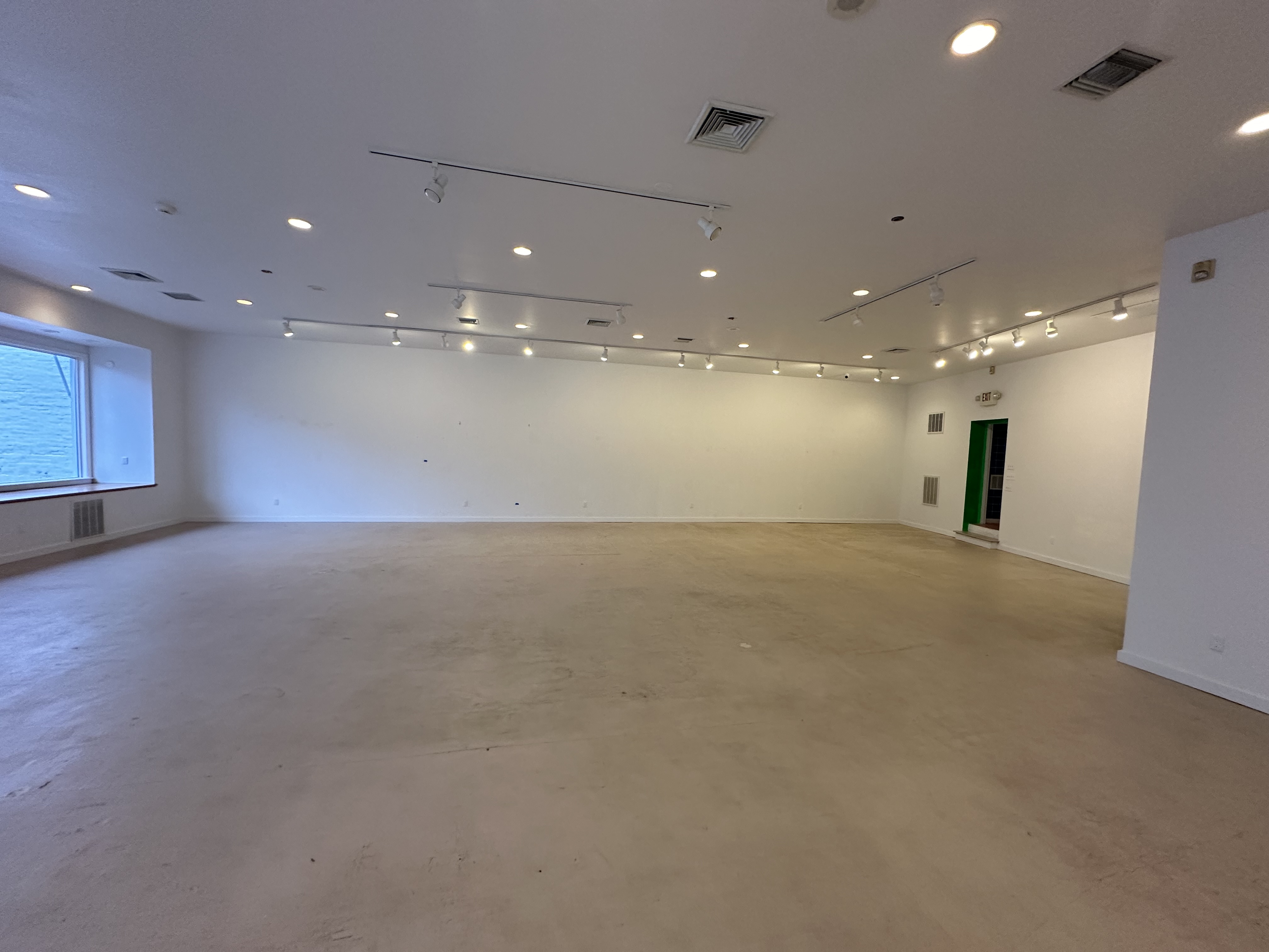 Versatile 3,900 SF Space in Greenport, NY, 362 sqm, art exhibition, pop-up rental, third interior view