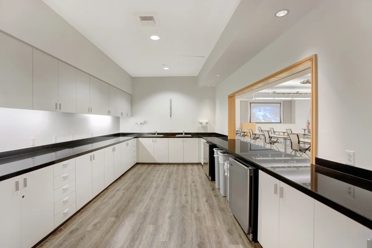 Versatile 3,949 SF Event Space in Aliso Viejo, 367 sqm, corporate event, pop-up rental