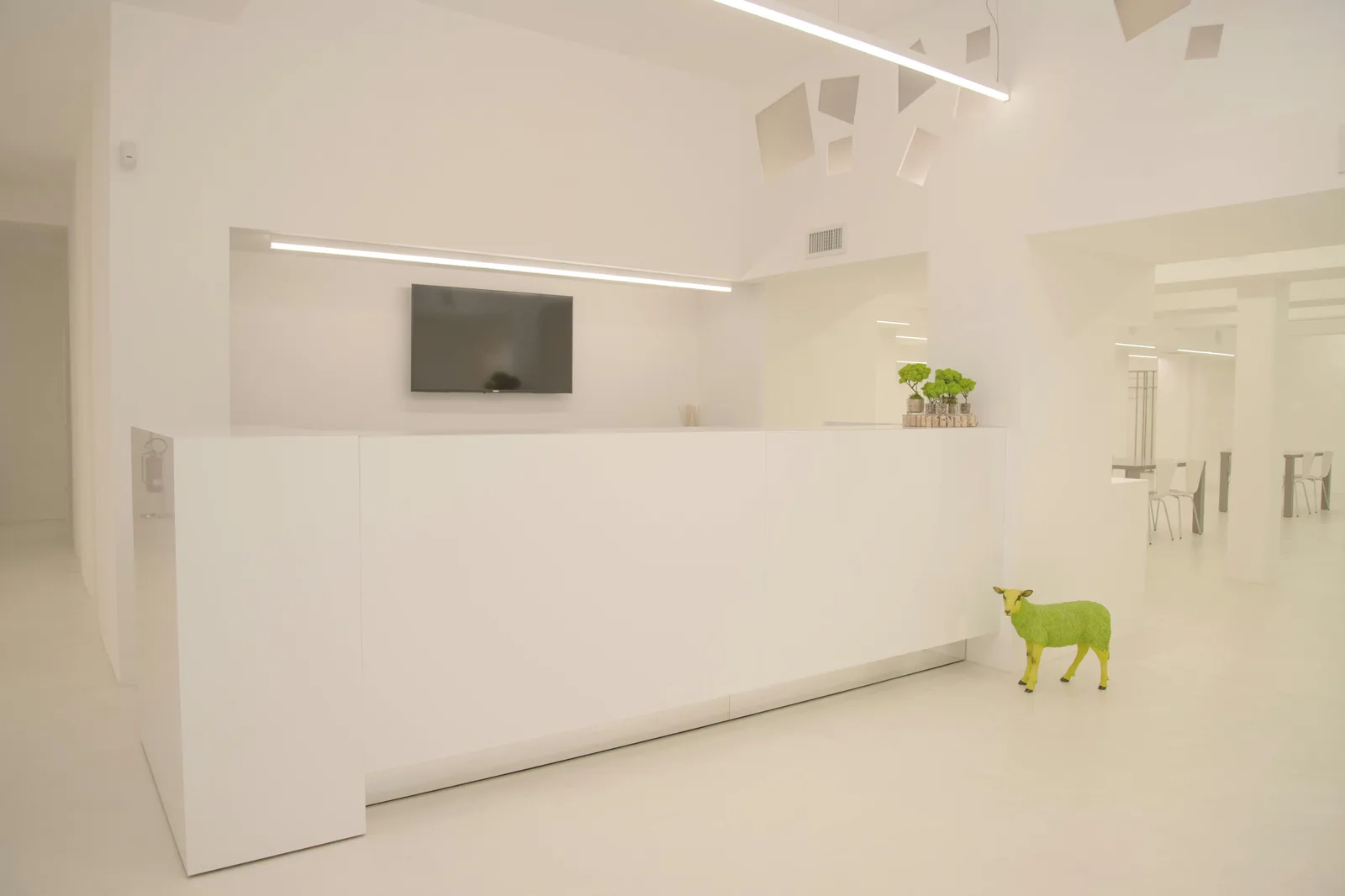 Versatile 300 sqm Showroom and Office in Milan — 5
