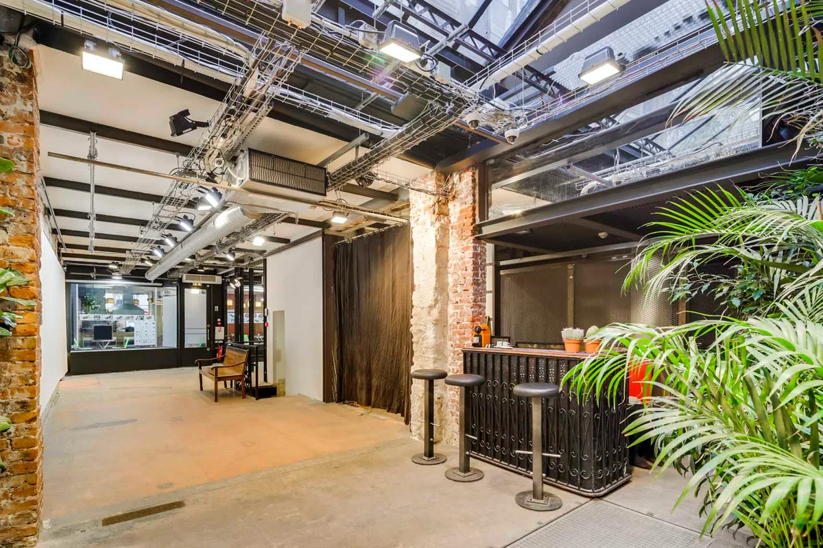 Versatile 330 m² Industrial Space for Events, pop up store in Paris