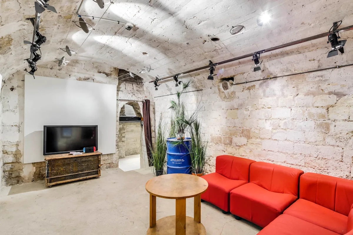Versatile 330 m² Industrial Space for Events, pop up store in Paris, second interior view