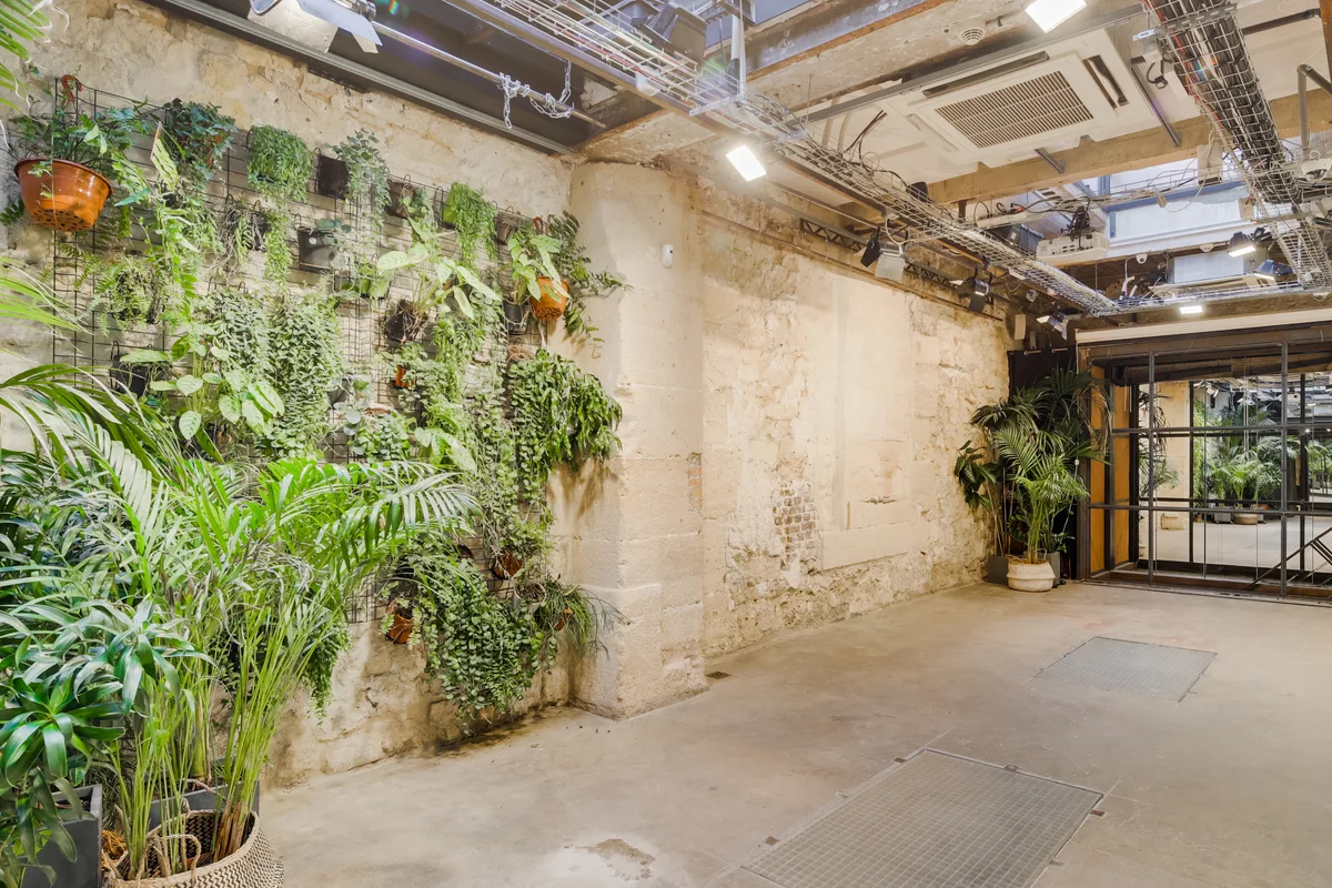 Versatile 330 m² Industrial Space for Events, pop up store in Paris, additional interior view