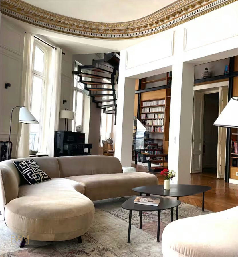 Versatile 335sqm Duplex on Rue Montmartre, Paris — pop-up space in Paris