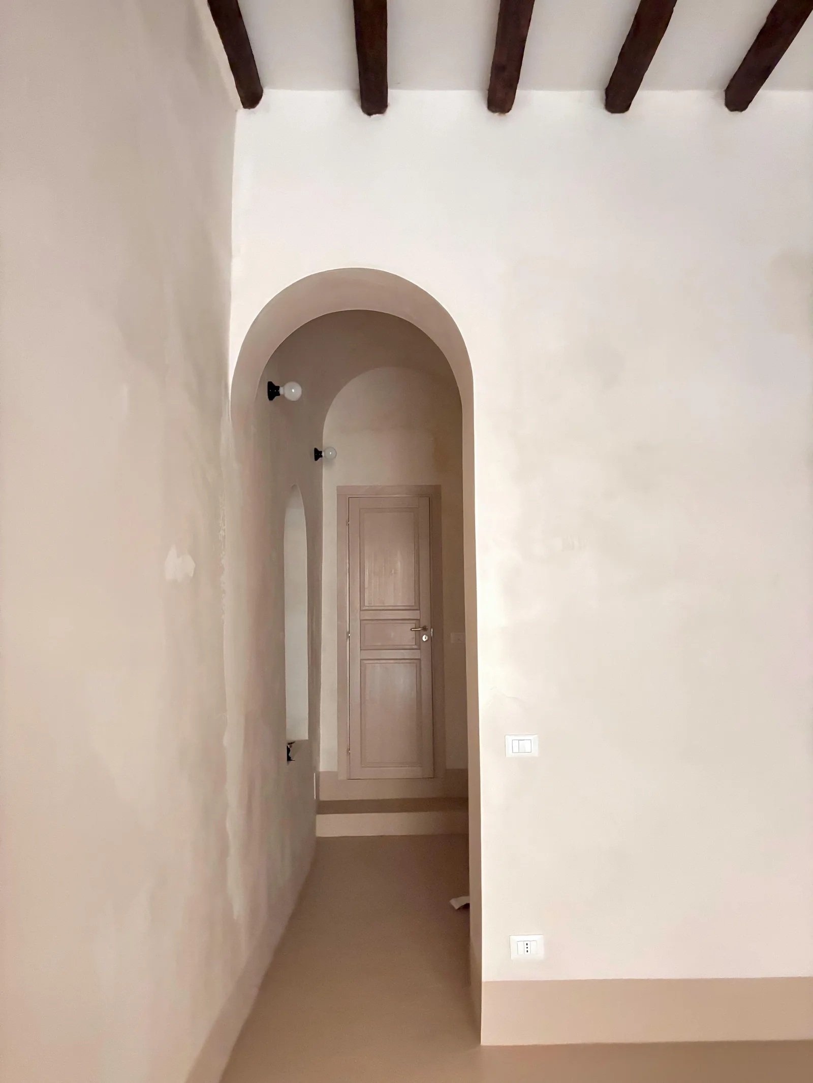 Versatile 35 sqm Commercial Space in Historic Center of Rome — 3