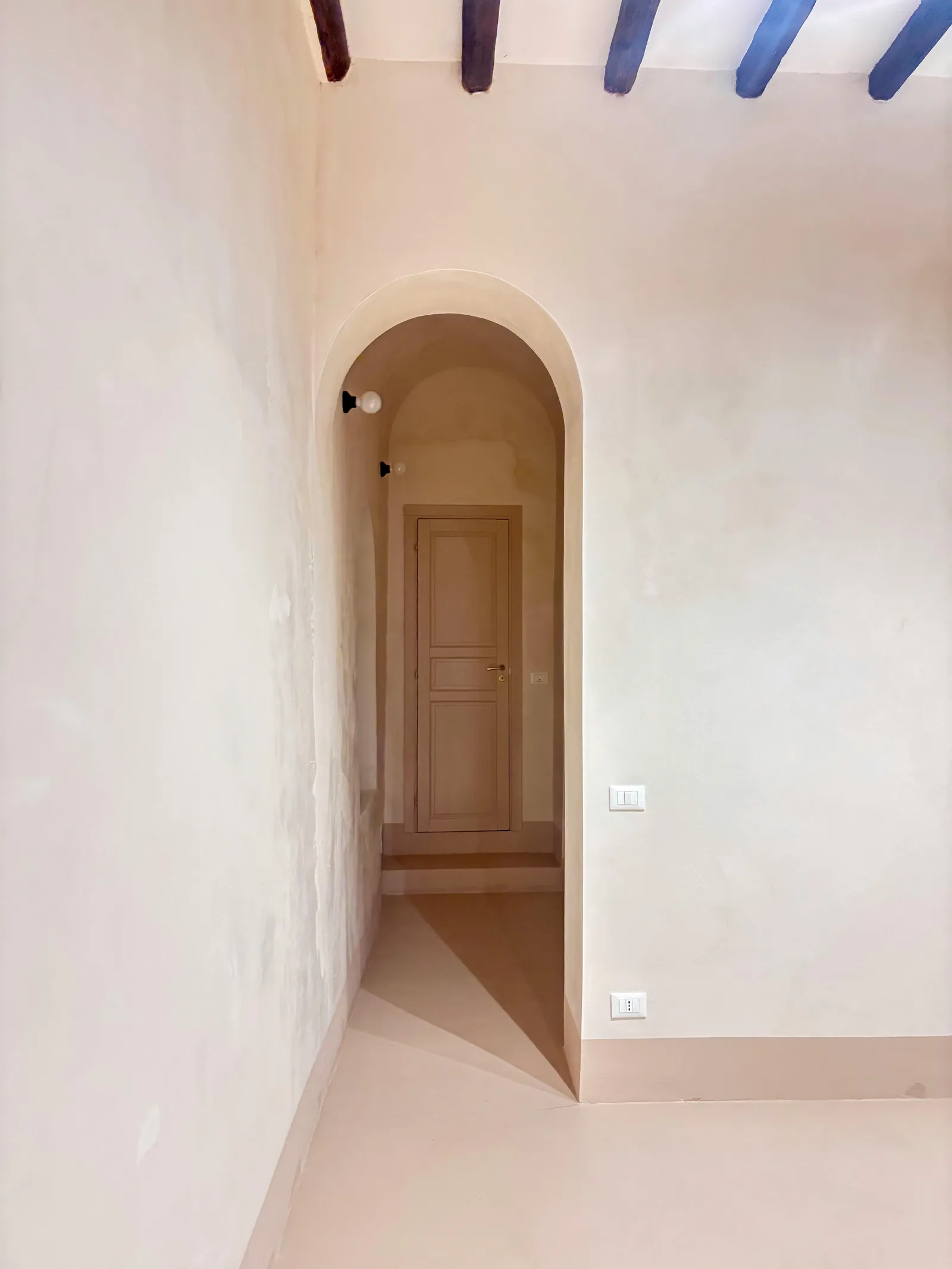 Versatile 35 sqm Commercial Space in Historic Center of Rome — 5