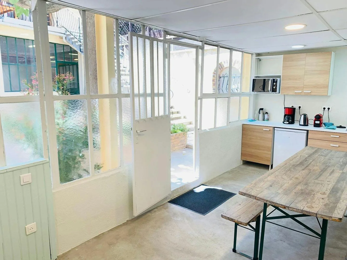 Versatile 35 sqm Commercial Space in Marseille
