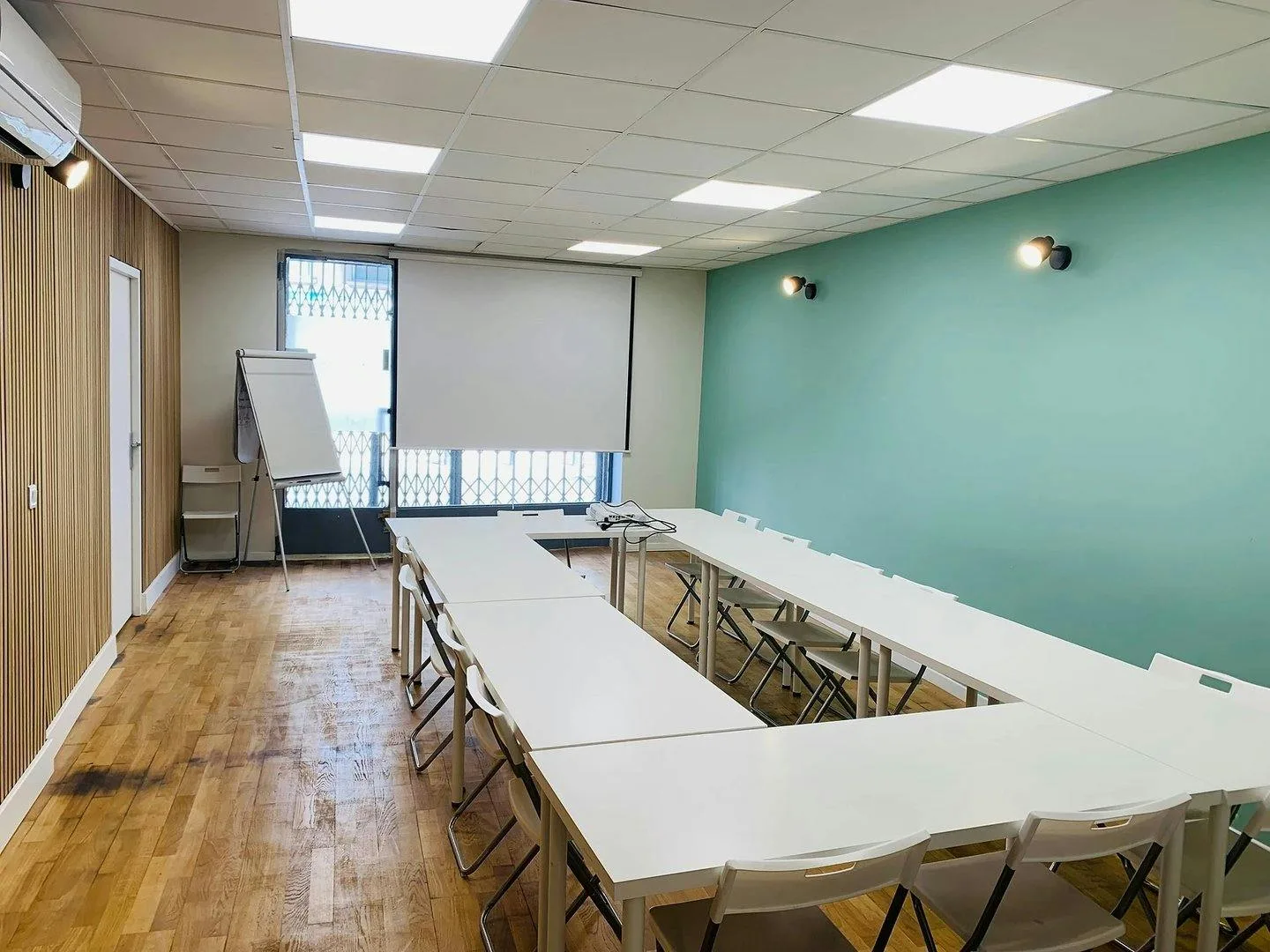 Versatile 35 sqm Commercial Space in Marseille — 2