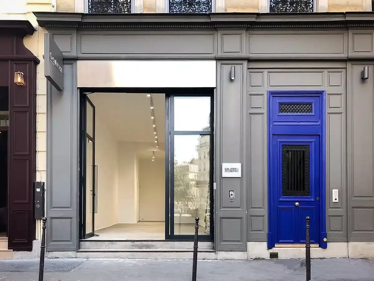Versatile 35 sqm Commercial Space on Rue Bailly, Paris