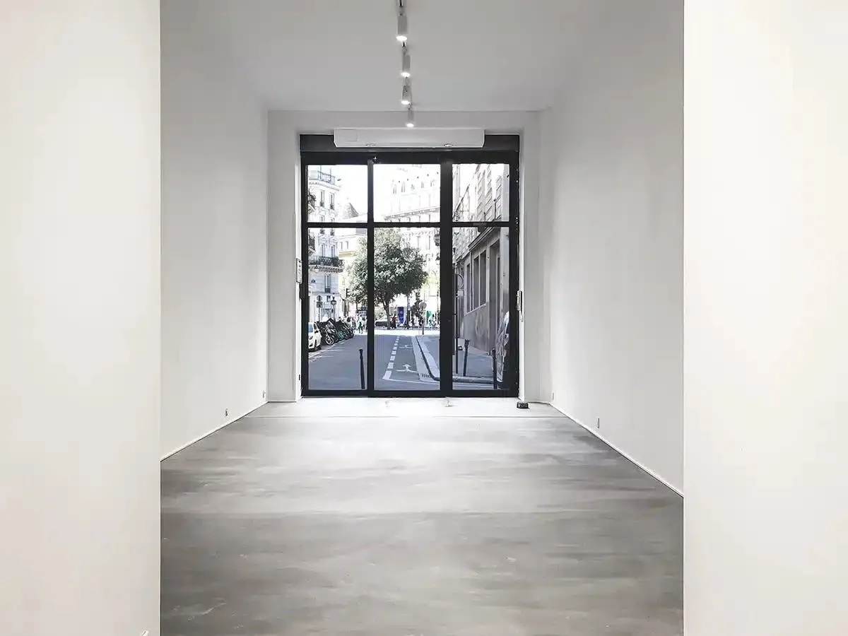 Versatile 35 sqm Commercial Space on Rue Bailly, Paris — 2