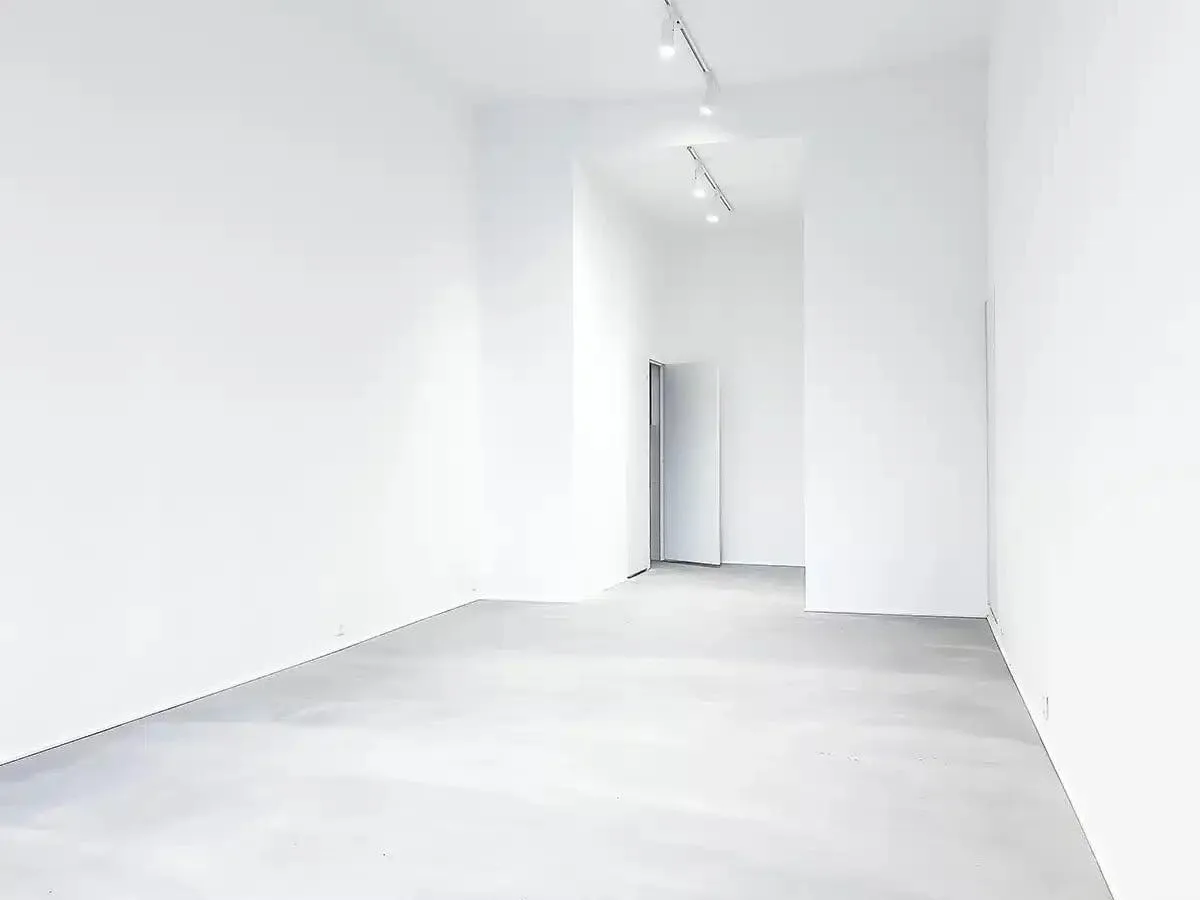 Versatile 35 sqm Commercial Space on Rue Bailly, Paris — 5