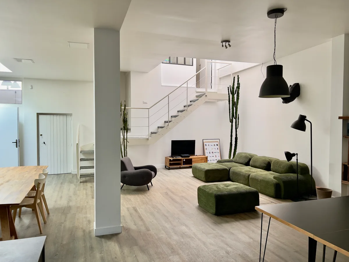 Versatile 350 m² Creative Studio for Events and Productions, photo shoot, pop-up rental in Bagnolet, second interior view