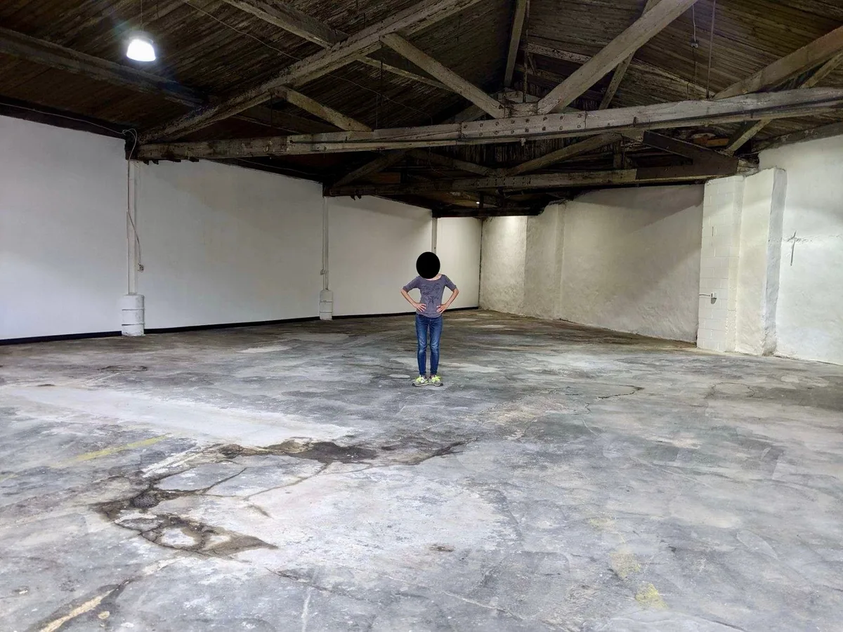 Versatile 3600 SF Commercial Warehouse Available, 325 sqm, showroom presentation, pop-up rental in Philadelphia