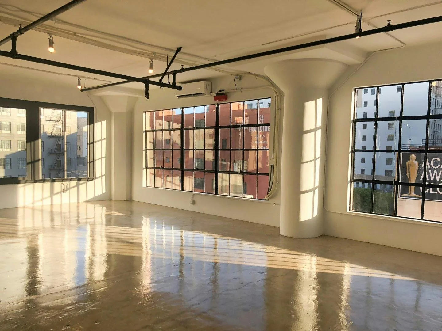 Versatile 4,000 Square Foot Studio in Downtown Los Angeles — 2