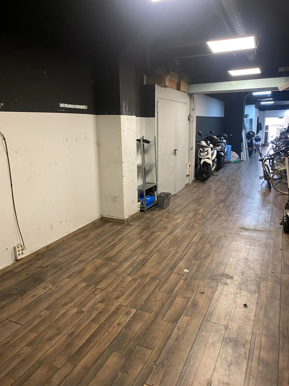 Versatile 40m² Workspace for Studio or Small Business, workshop, pop-up rental in Barcelona, second interior view