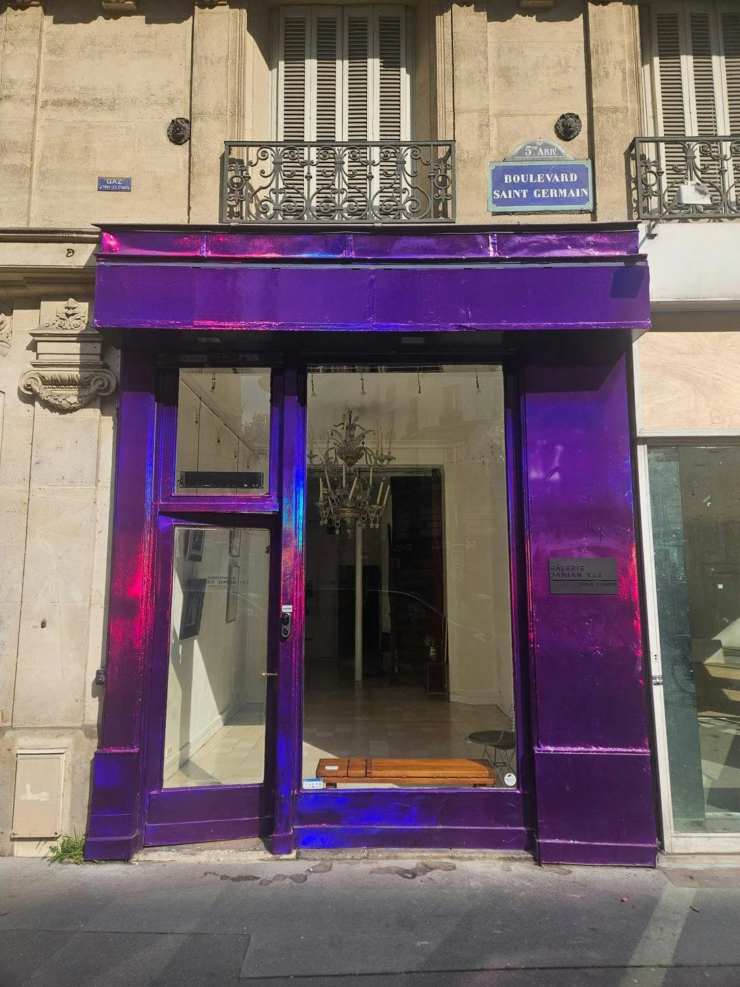 Versatile 50 sqm Showroom on Boulevard Saint-Germain