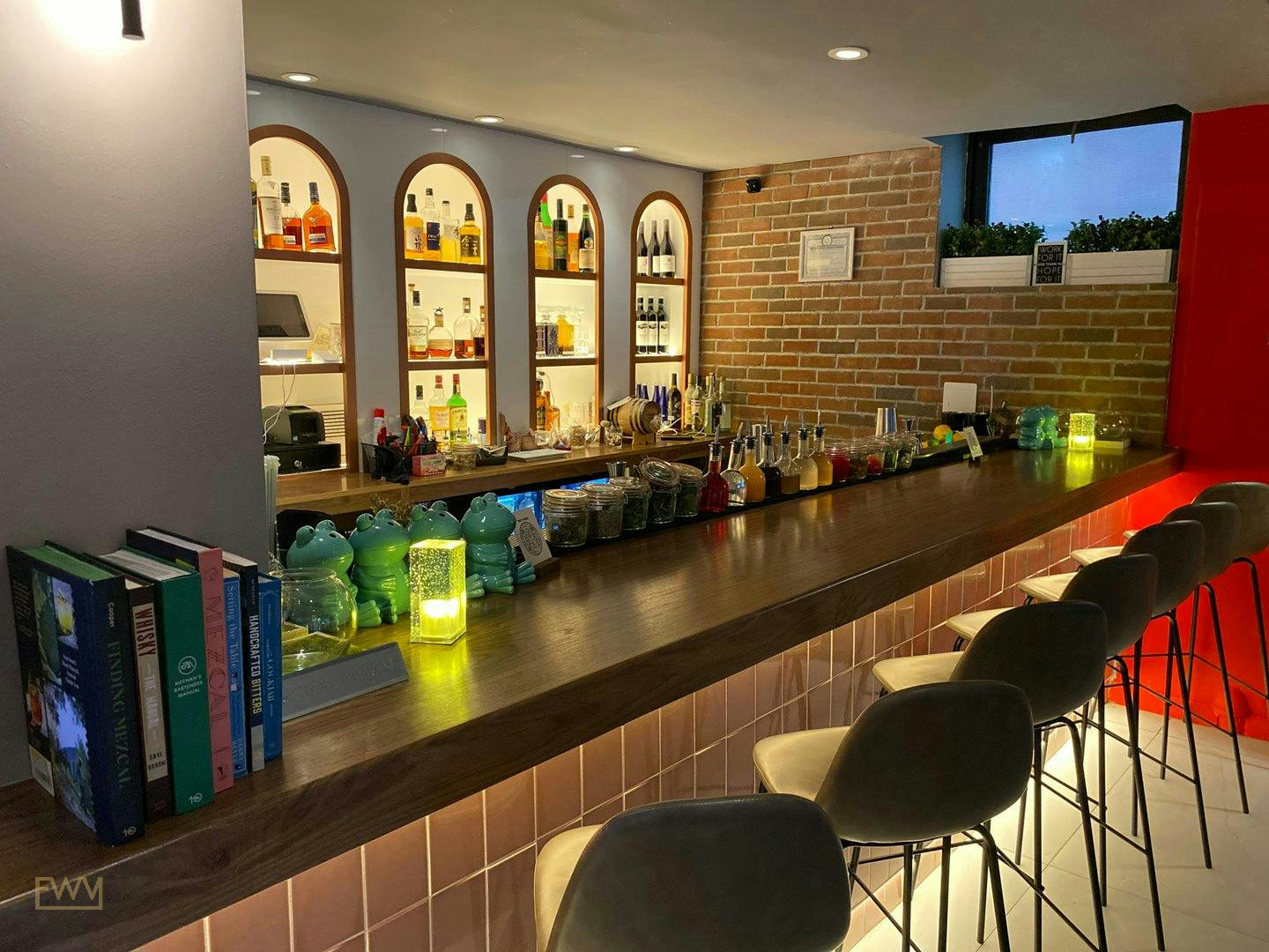 Versatile 500 Sq Ft Bar and Event Space in New York, 47 sqm, pop up store