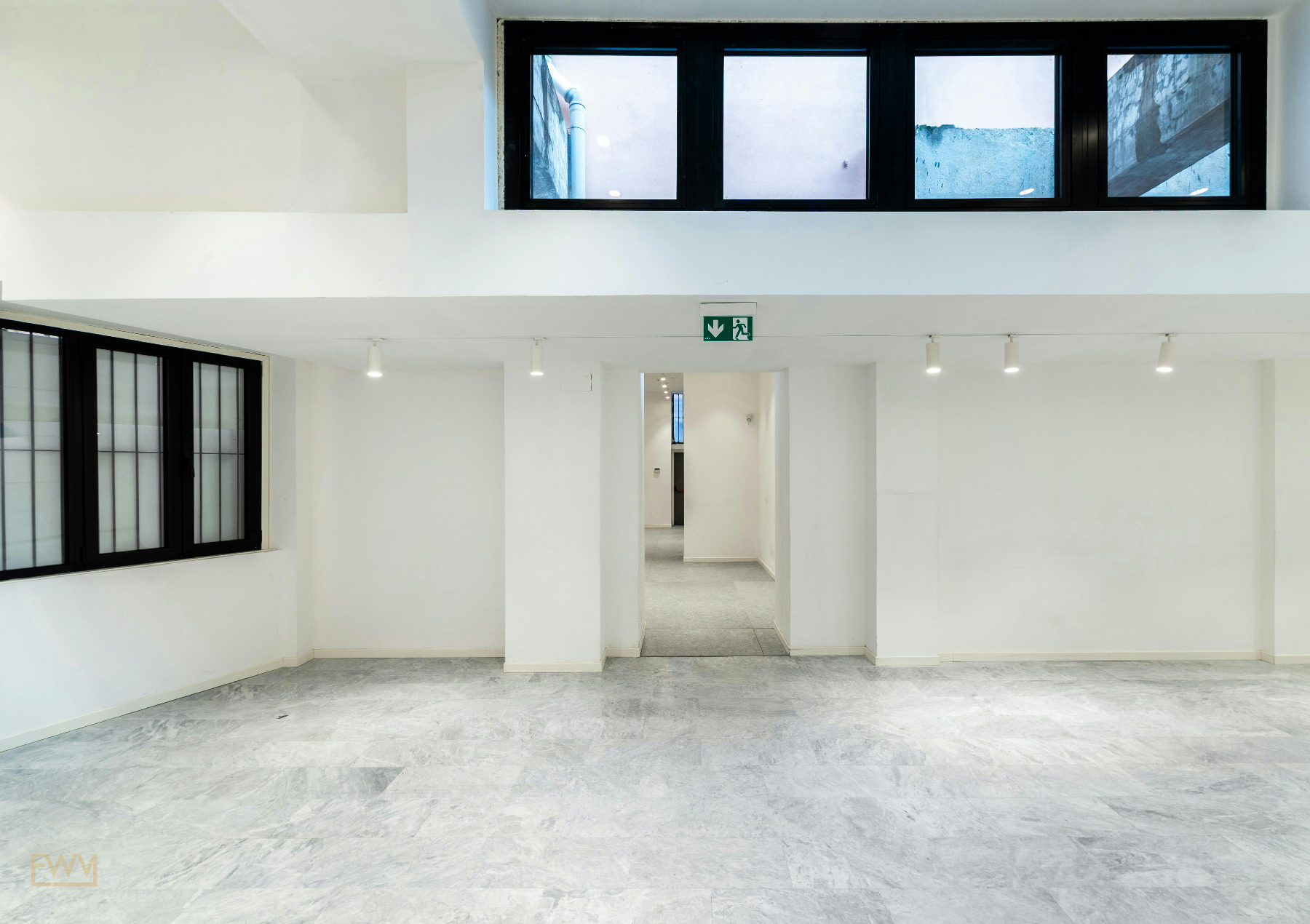 Versatile 500 sqm Showroom on Via San Gregorio, Milano, pop up store