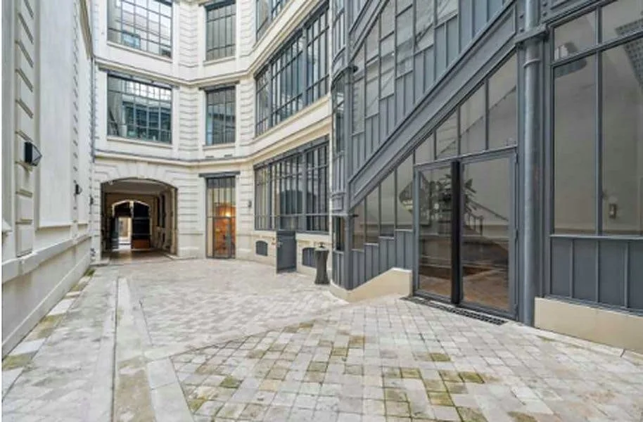 Versatile 57 sqm Office and Showroom on Rue des Jeuneurs — 2