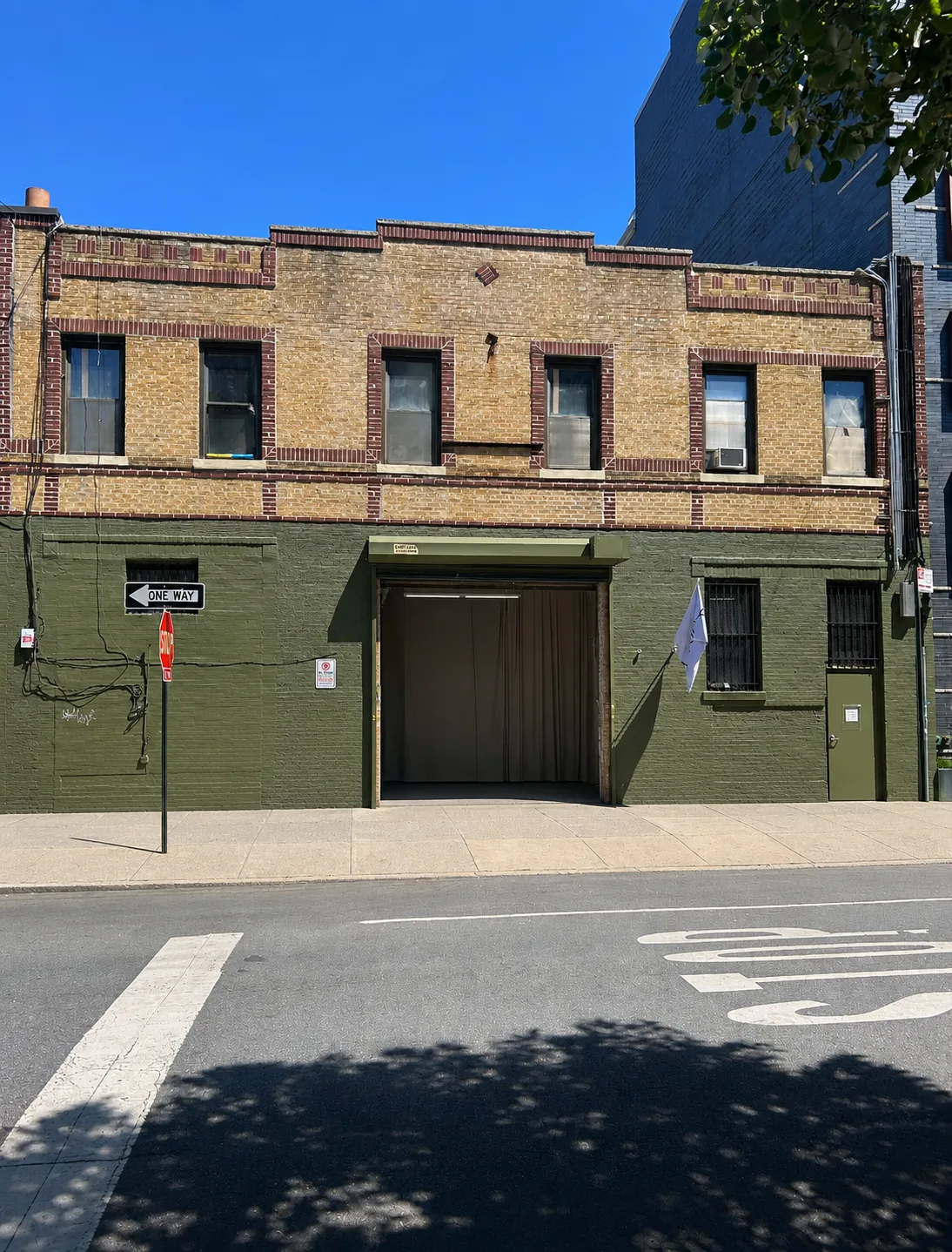 Versatile 600 sq ft Storefront Space in Williamsburg, 56 sqm, pop up store in Brooklyn