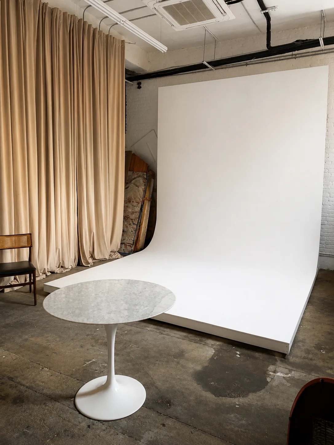 Versatile 600 sq ft Storefront Space in Williamsburg, 56 sqm, pop up store in Brooklyn, second interior view