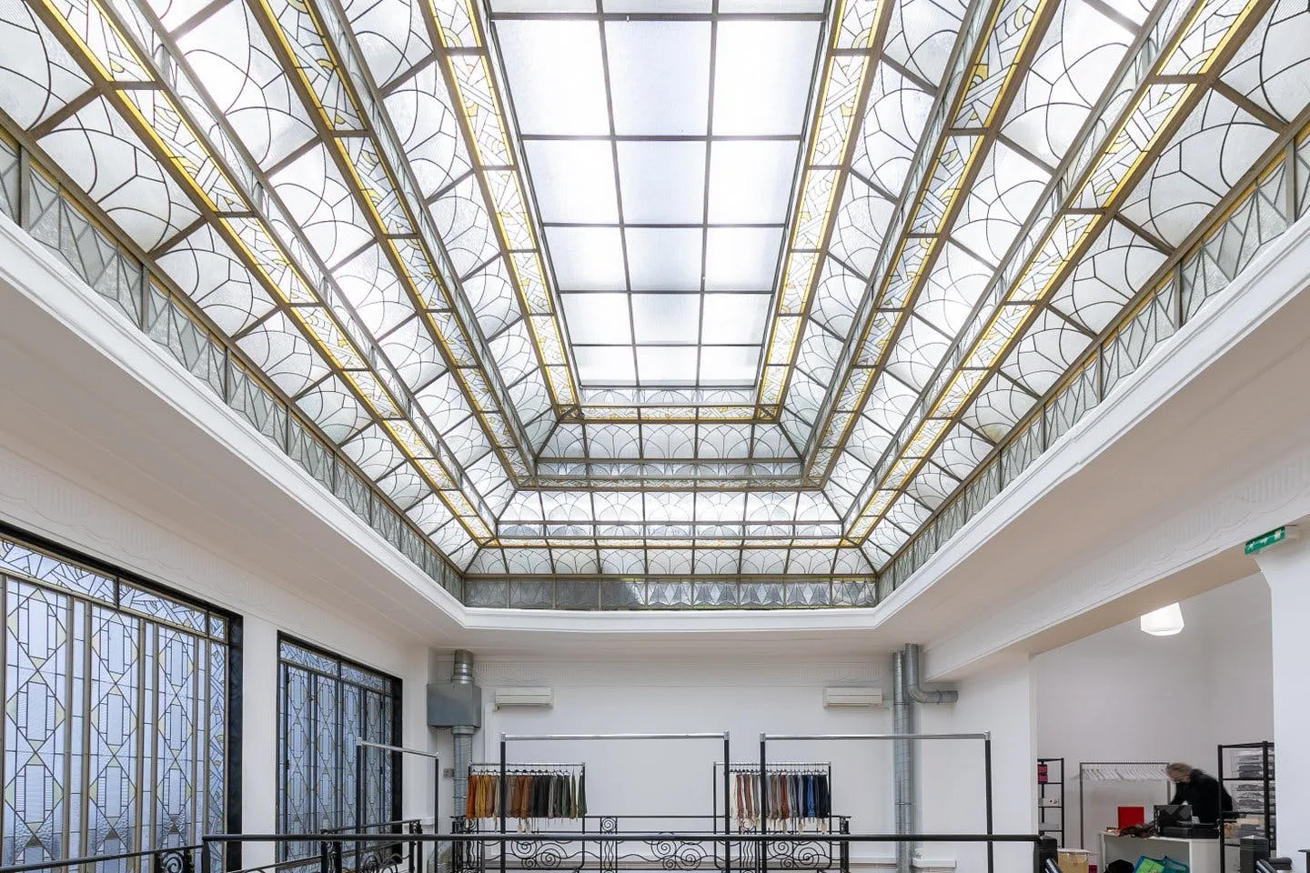 Versatile 600 Square Meter Showroom in Paris