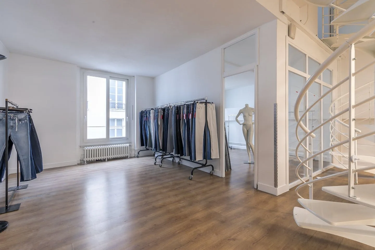 Versatile 600 Square Meter Showroom in Paris — 5